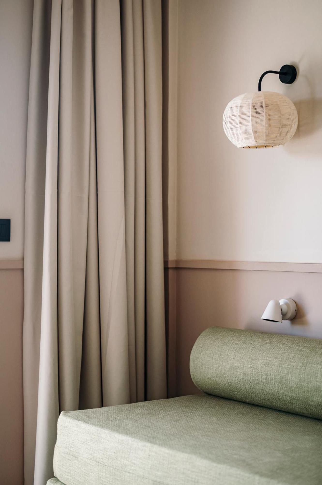 Loadstar Rooms & Suites 콘토칼리 외부 사진