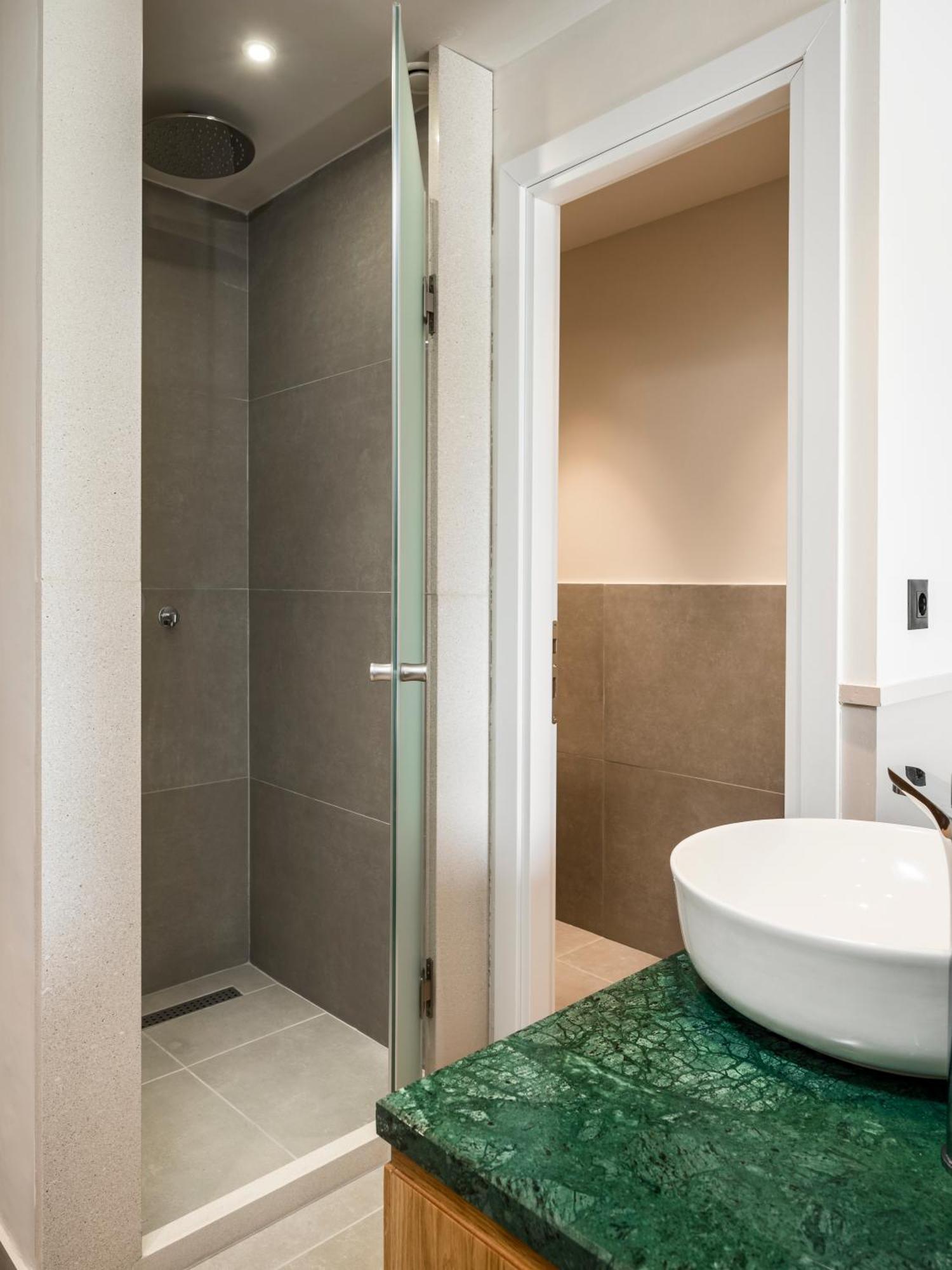 Loadstar Rooms & Suites 콘토칼리 외부 사진