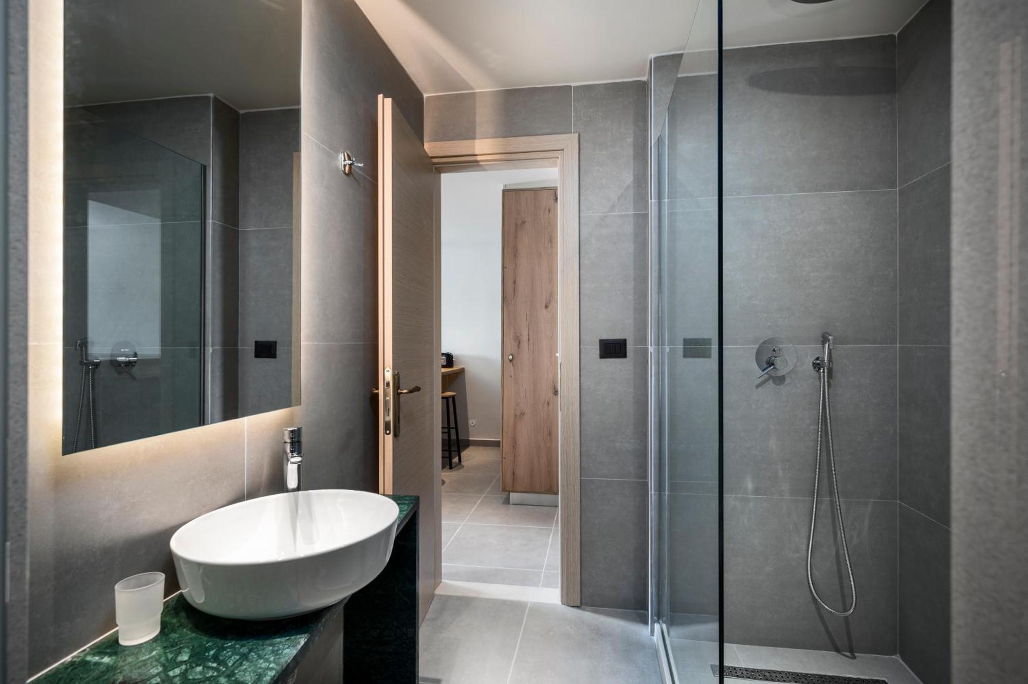Loadstar Rooms & Suites 콘토칼리 외부 사진